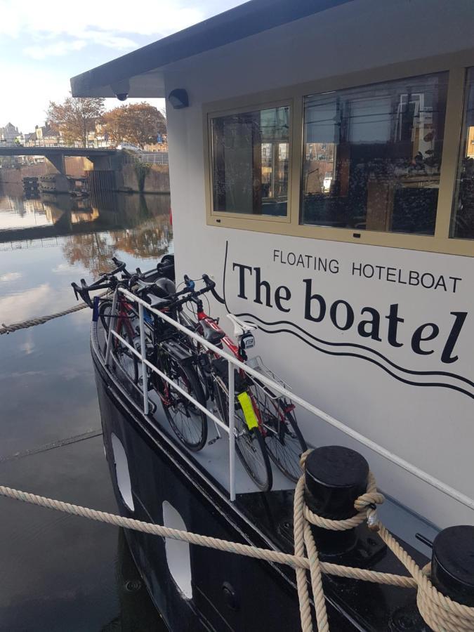 The Boatel Botel *