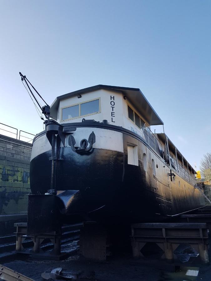Botel The Boatel *